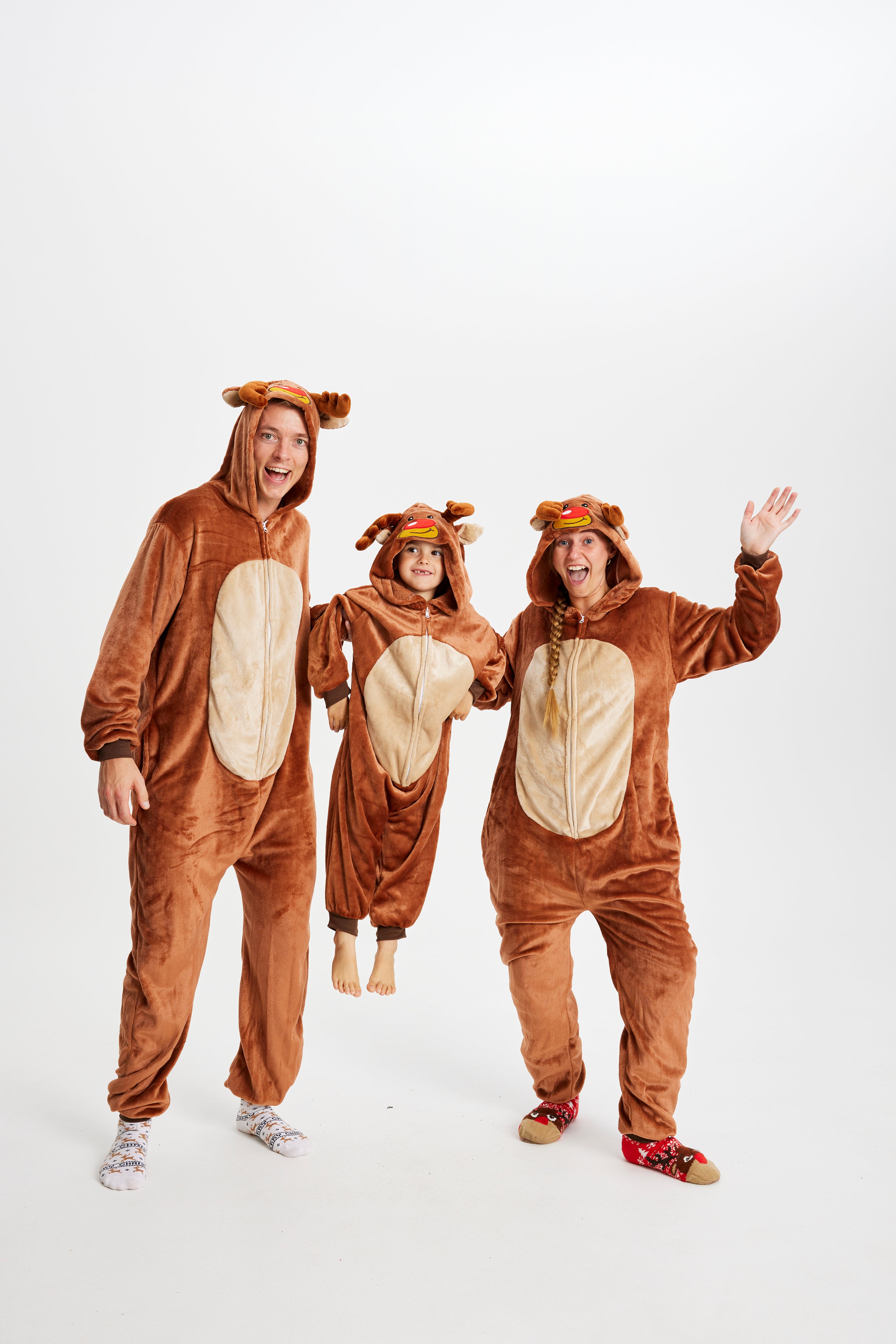 Een gezin verkleed als Rudolph.