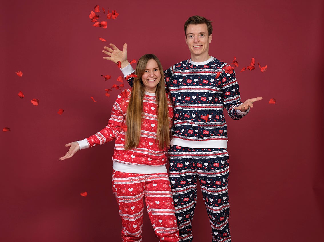 Et smilende par i hvert deres valentinessæt.